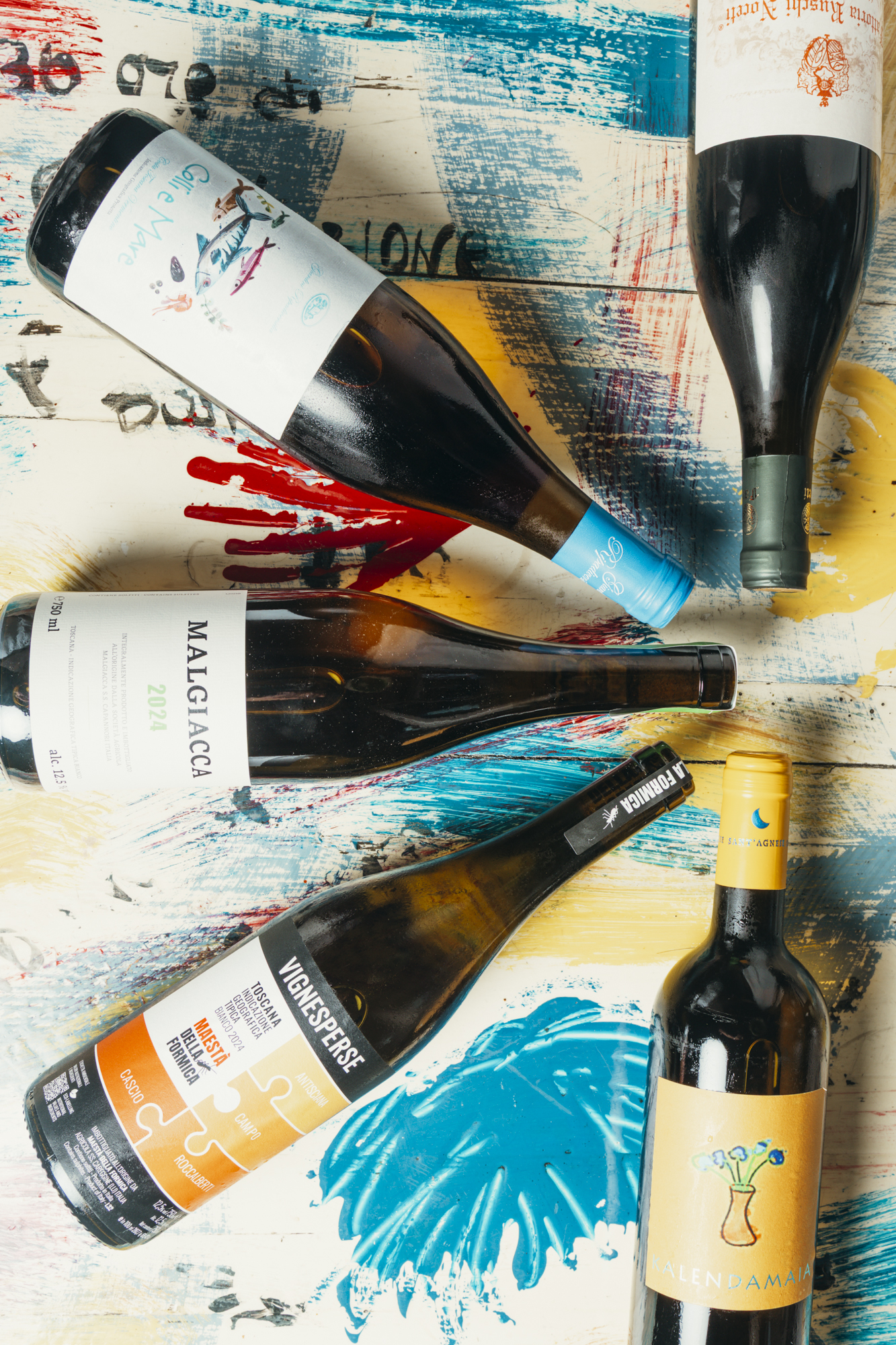 Bottiglie di vini naturali di piccoli vignaioli della Versilia e della Toscana